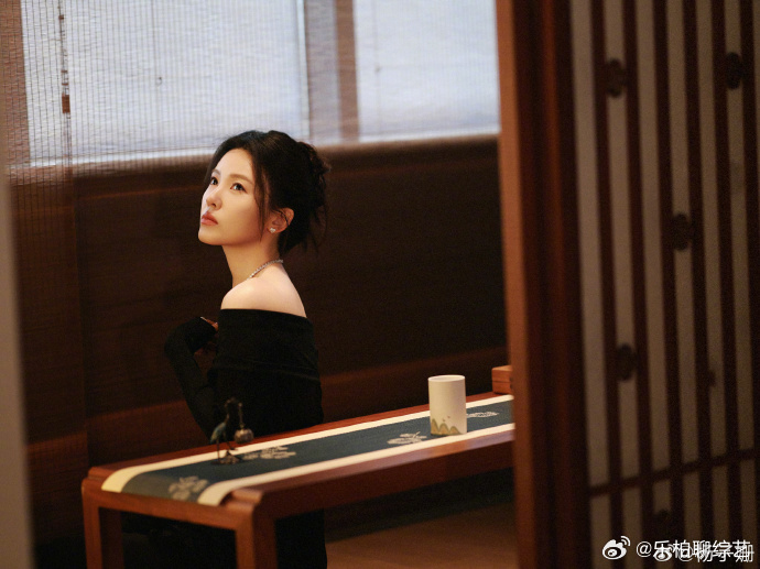 杨子姗绝对就是美的我一大跳呀，今天活动现场的造型真的好惊艳，田嘉瑞，程潇两个人的