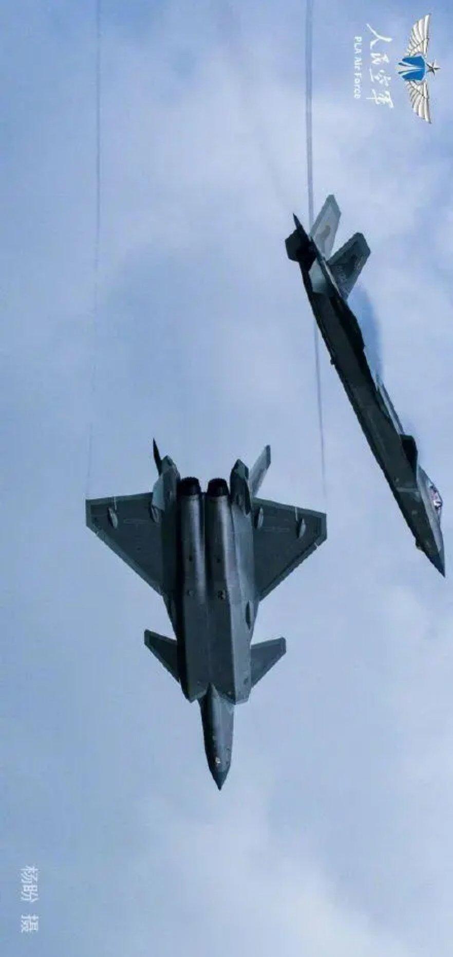 #中国战机翱翔天空震撼大片#戳旋转手机，看空中最硬核的彩虹制造机！骄傲分享！高清