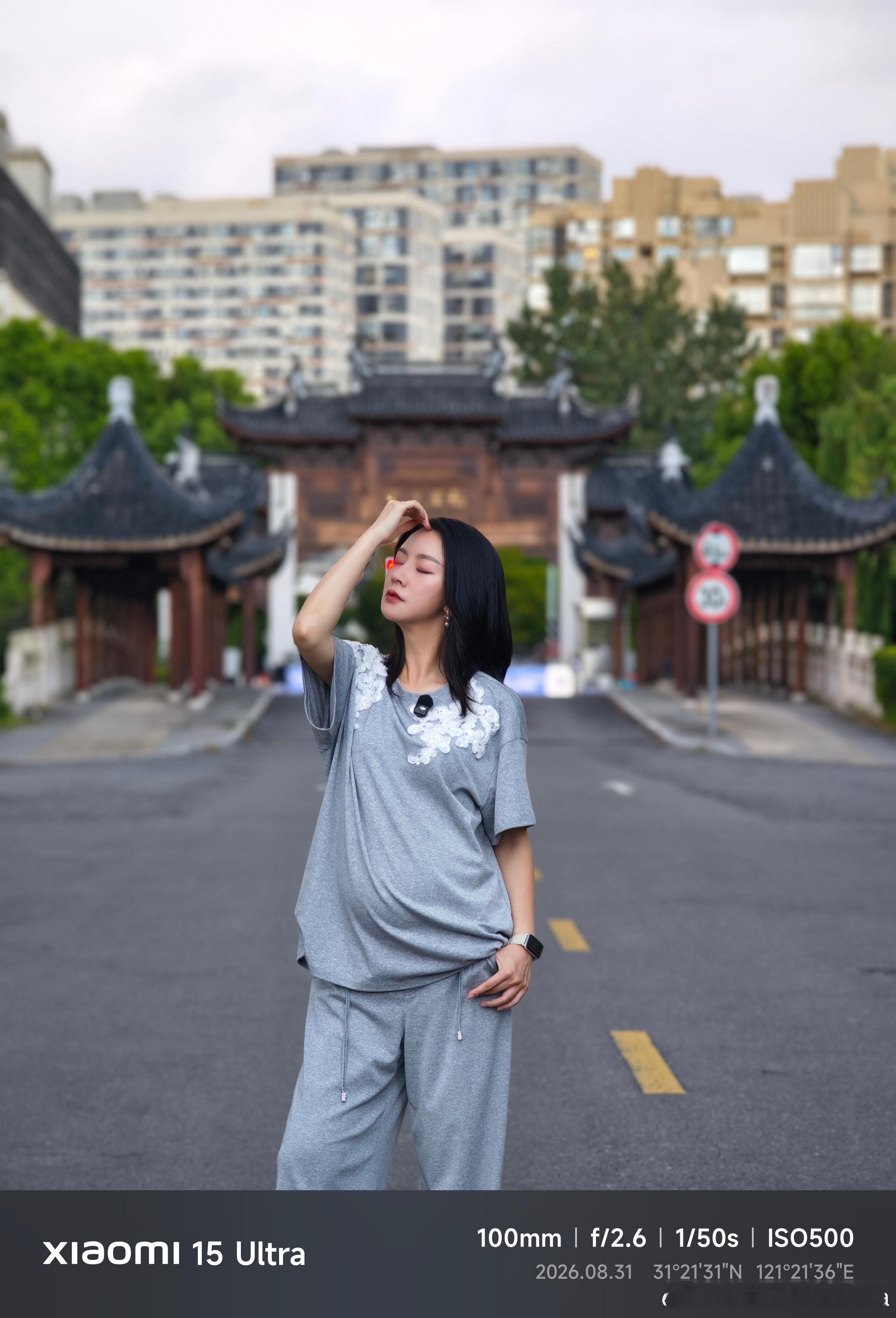 运气真好！今天刚拍摄完就一场暴雨，不然这身衣服绝对废了[doge][doge] 