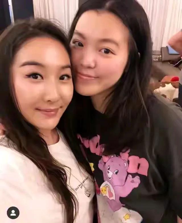 章小蕙是眼里有光的黄玫瑰，可她的女儿却不怎么像她，看来孩子就是这样，不带在自己身