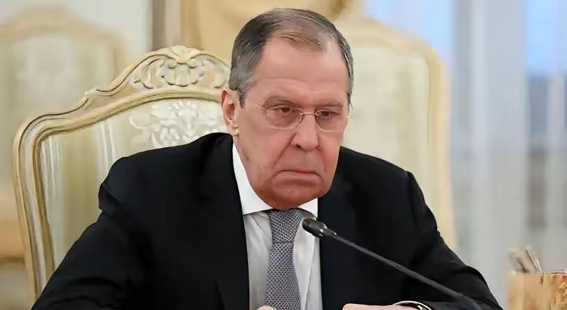 彻底愤怒了！
俄罗斯外长拉夫罗夫称：“阿拉伯国家只会一味谴责伊朗，根本不敢批评美