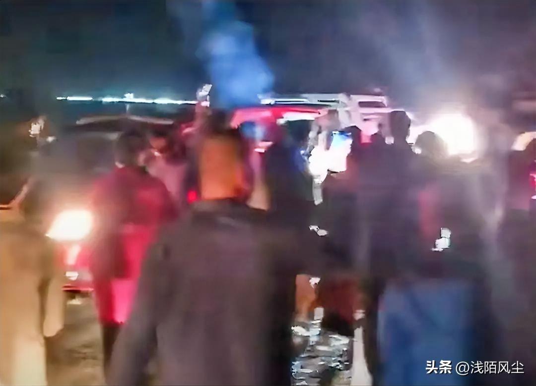 巴士拉警方告诉半岛电视台，一架美军战机在伊拉克巴士拉省境内坠毁后，安全部队已开始