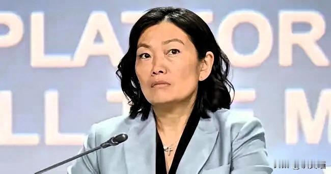 俄乌这场仗打到现在，
损失最惨的人终于浮出水面了。
不是普京也不是泽连斯基，而是