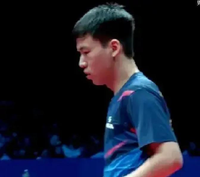 全队输了，他一个人赢了。
 
黄石基地队1-3落败，19岁的向鹏是队里唯一没输过