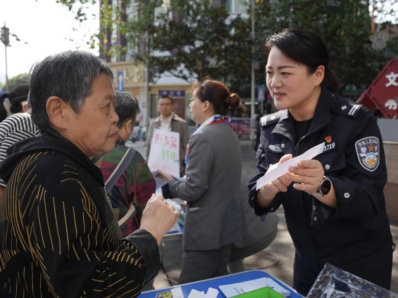 4月24日，乐山市沙湾区公安分局反诈中心联合铜河街道办、辖区派出所，携手电信公司