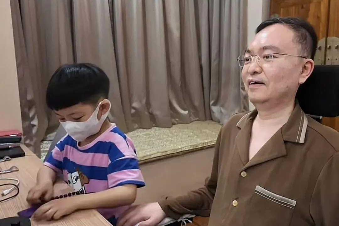 蔡磊赌上生命！五体瘫痪后冲刺脑机接口，医保已覆盖，1450亿赛道为残障者开绿灯