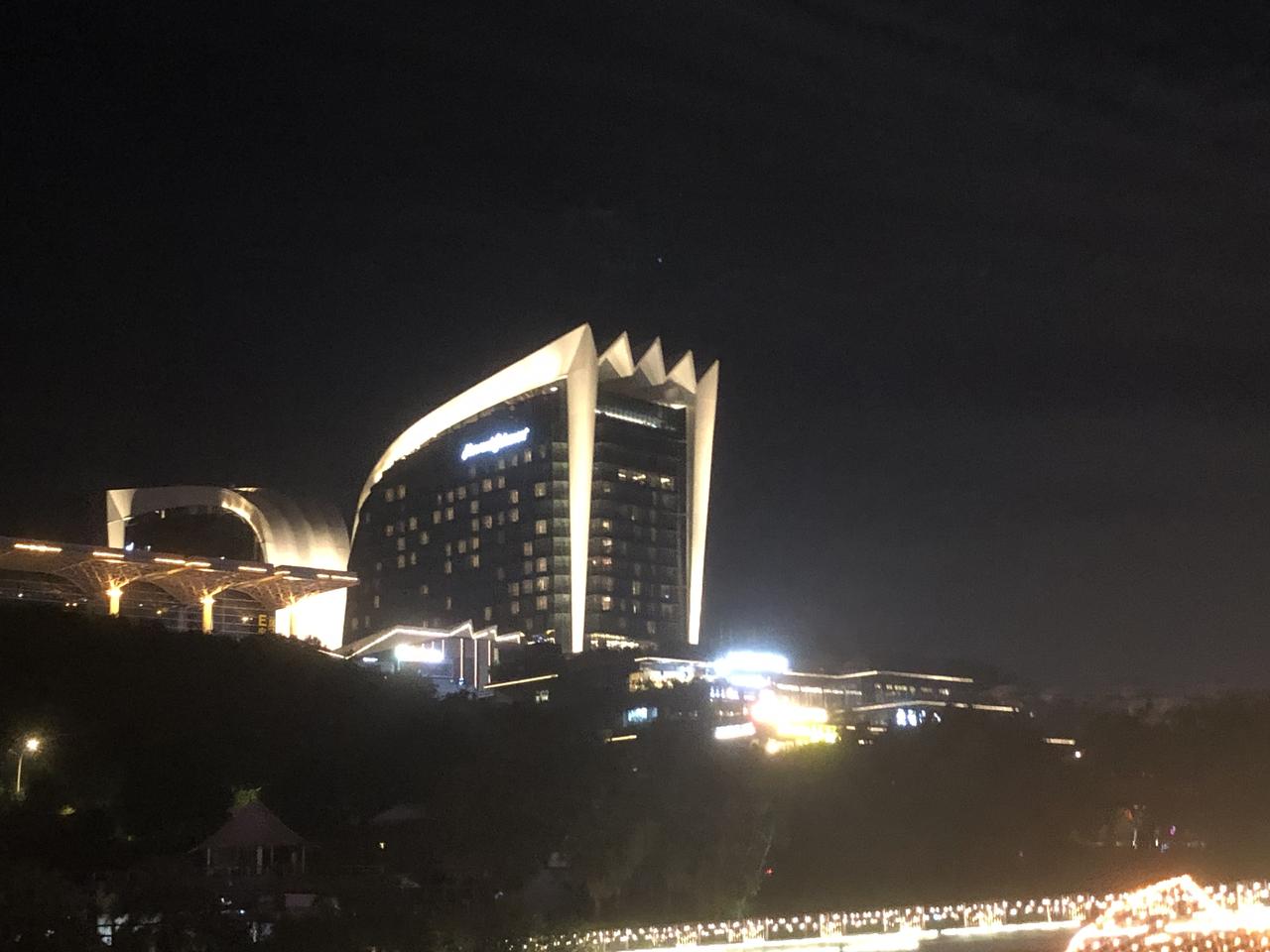 宜家当年可是中高档，
记得十年前这边开业，
真是人山人海！

但现在却这么多宜家