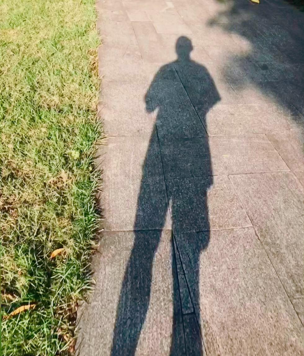 一段大彻大悟的话
：戒色可以养命，戒言可以养福，戒躁可以养财。生命的能量是有限的