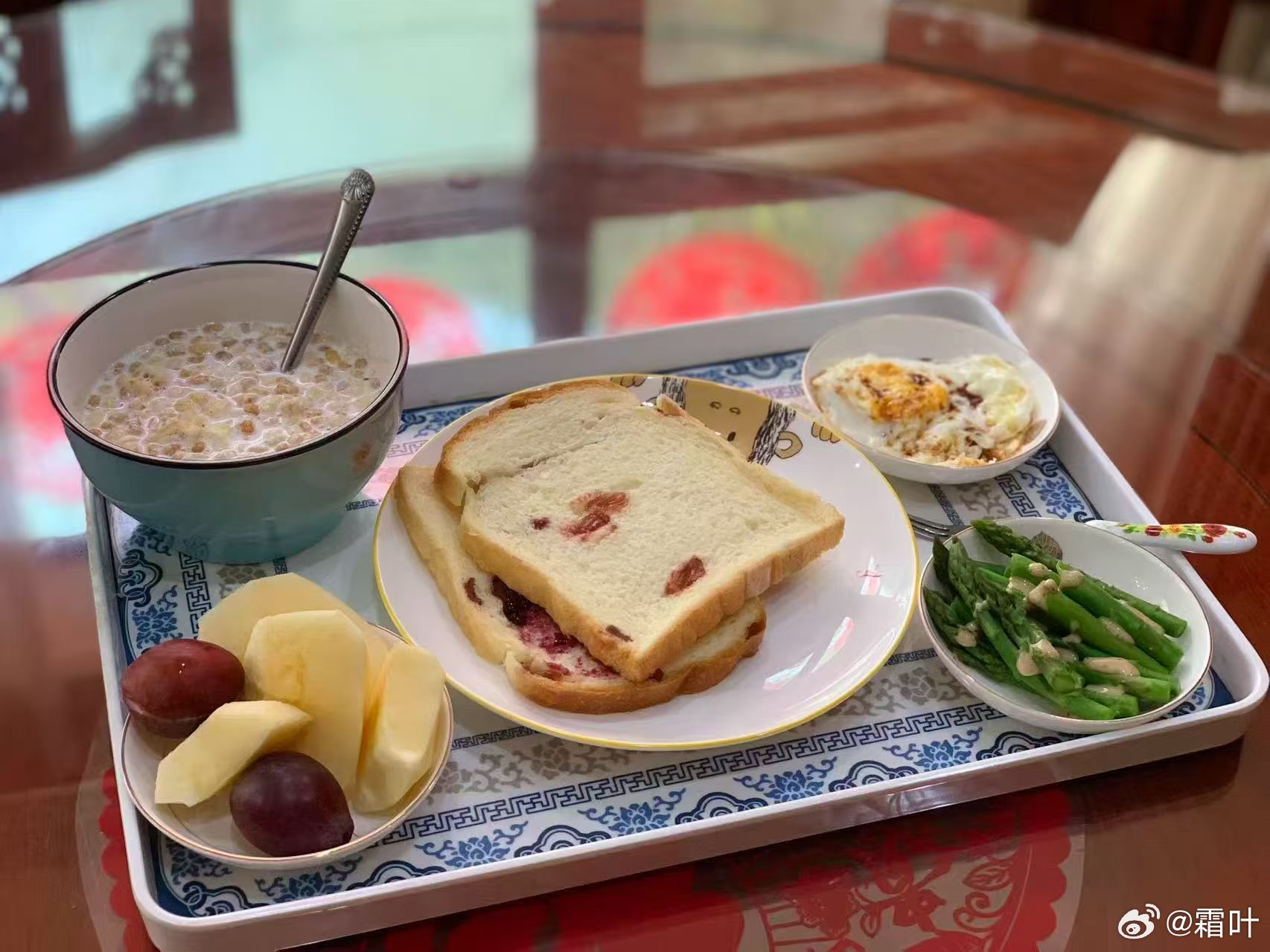 今日完成的第一件事：孩子的早餐1、列出待解决事项。2､逐一推演解决方案及所有可能