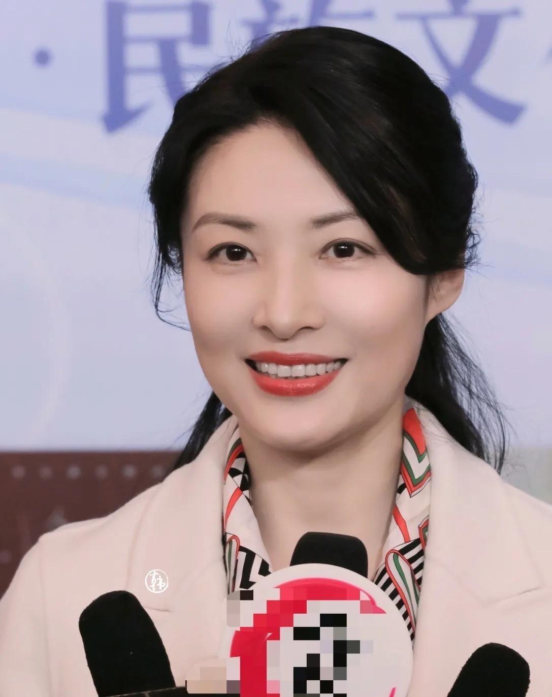 朱琳、李红、周涛是三位顶级的美女，相比之下谁是你心目中的第一美女呢？朱琳是古典美