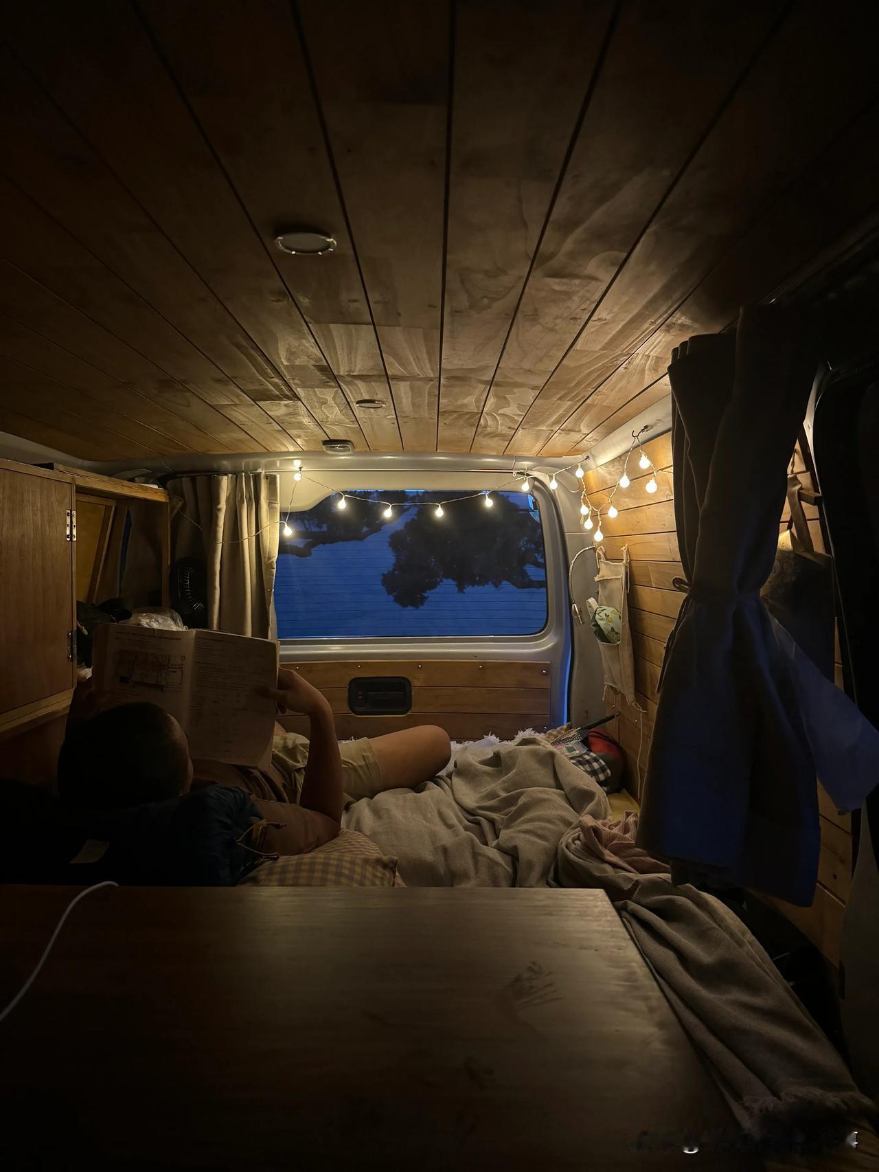 历时半年，我们用小面包车改装的露营车终于好了，开开心心准备接下来的旅行，结果还没