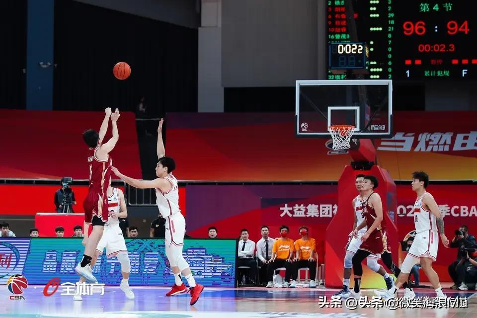 中国男篮核心球员主要还是看个人能力、集体配合、2024至2025赛季场上表现等等