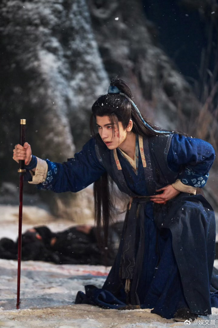 张凌赫人生镜头 从古装到现代，每个造型都能稳稳hold住，镜头感天生就好，随便一