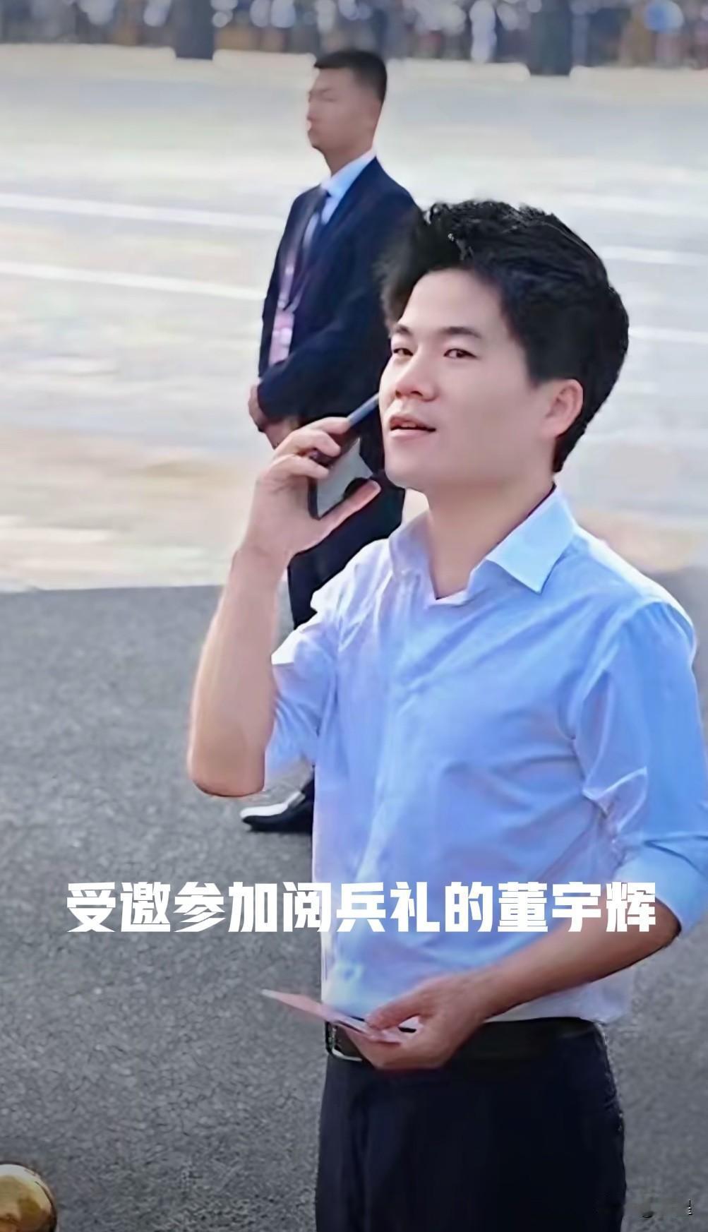 董宇辉今天太活跃了
已经连发7条视频
几乎每一条都上了热榜
他刚发的一条终于在1