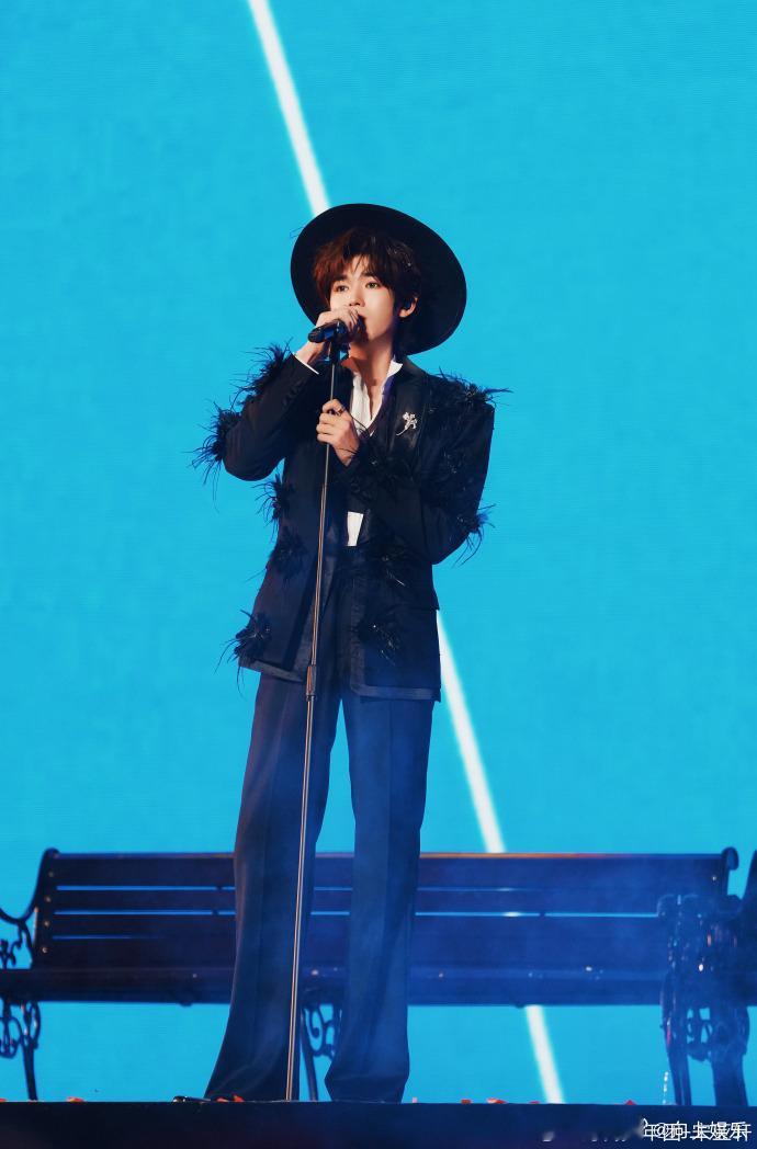 宋亚轩的年度寄语宋亚轩表示宋亚轩会一直是宋亚轩 期待啊！ 