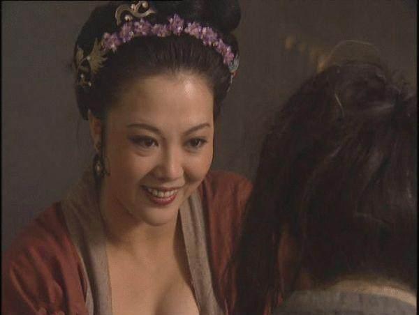 杀人如麻，把人麻翻剥皮剔骨人肉做成包子馅，武松及两捕头险成她们卖钱的下酒菜，这种