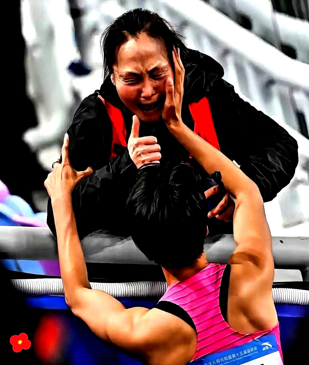 为什么刘景扬得了全运会冠军却没有任何商业品牌找她代言呢？
 

我看着那些聚光灯