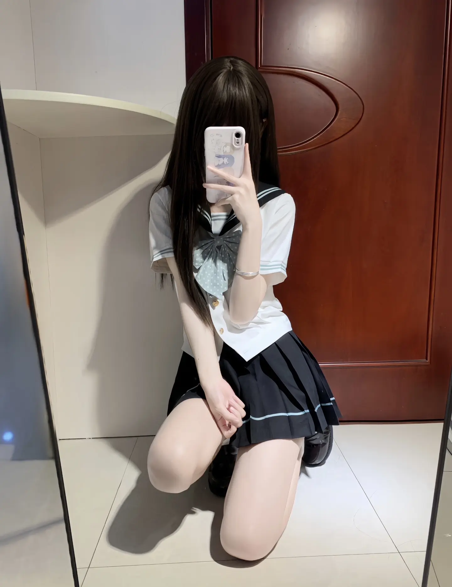 爱上一个人 就好像创造了一种信仰 侍奉着一个随时会陨落的神