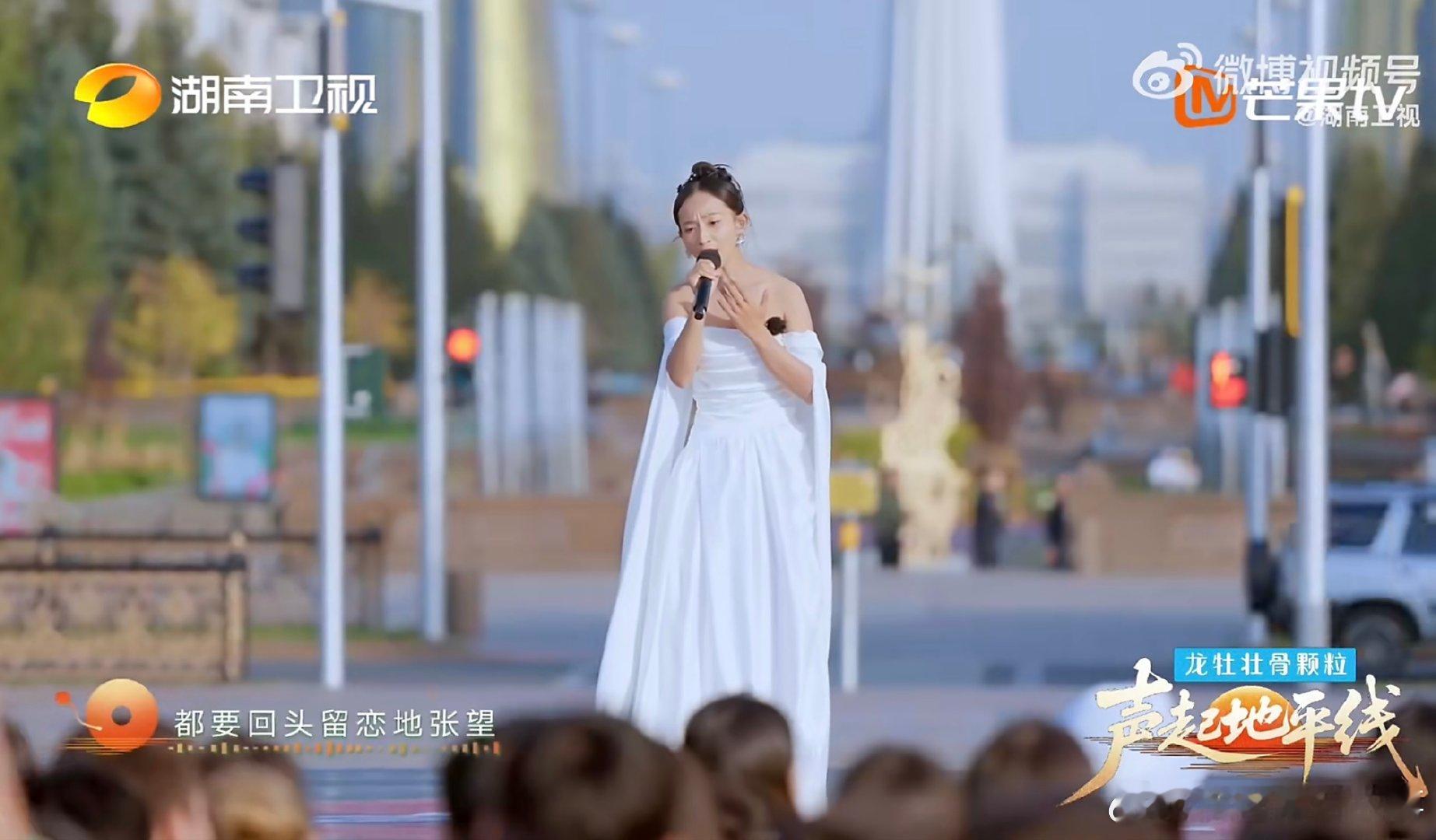 四川歌手4天学会哈萨克语歌曲音综观众一言不合就开跳声起地平线观众即兴伴舞好可爱，