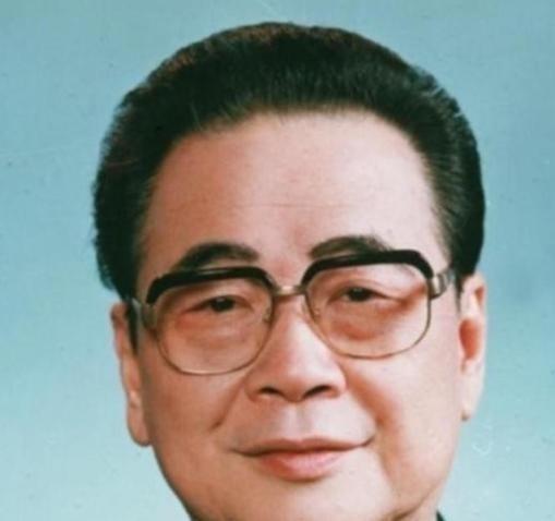1991年，苏联没了。
 
国际格局突然变了，那段时间，西方一些智库判断，中国很