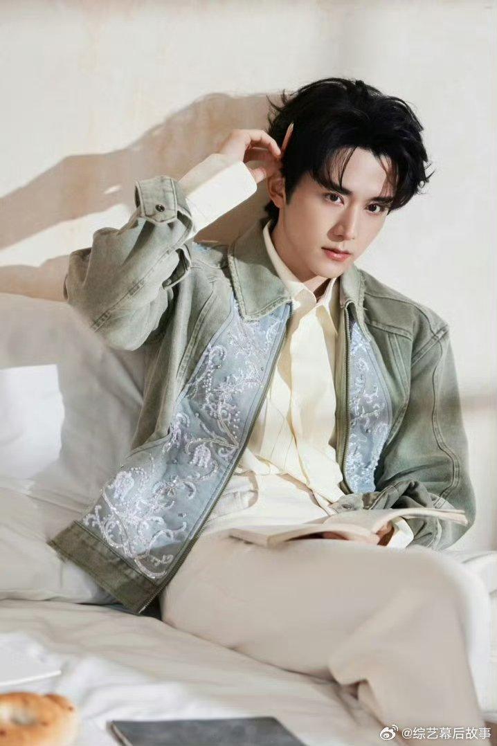 景甜张新成牵手回眸秒了 张新成一把霸气拉走景甜你好星期六护花使者张新成上线！直接