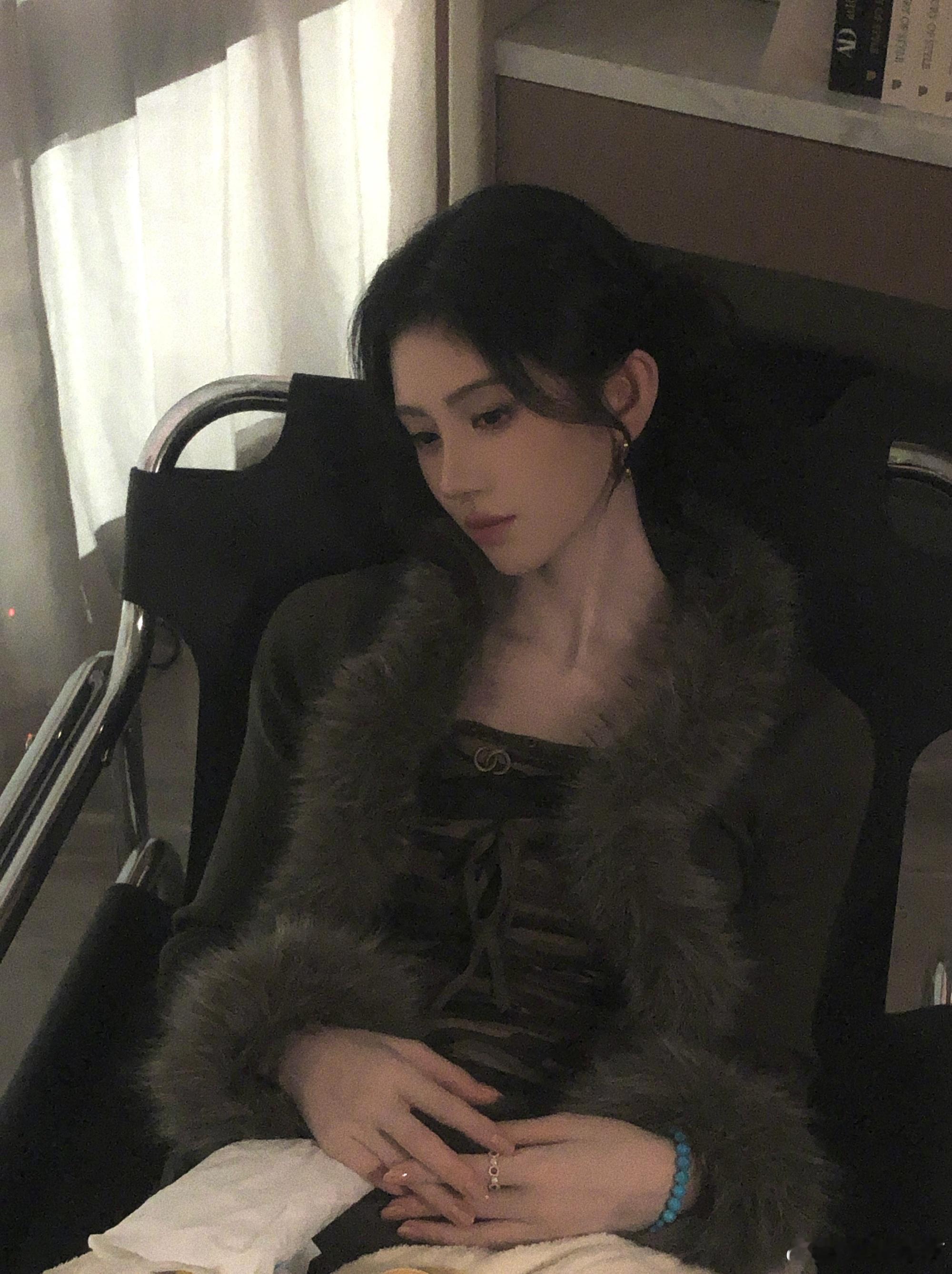 鞠婧祎[超话] jjy鞠婧祎姜黎非jjy鞠婧祎千香16万黑屏是一把猝了毒的无形利