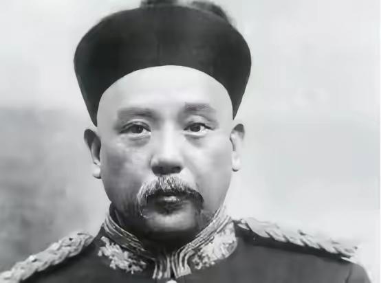 1951年，新中国都快两年了，沈阳造币厂却接到个绝密任务：重新铸造印着袁世凯头像
