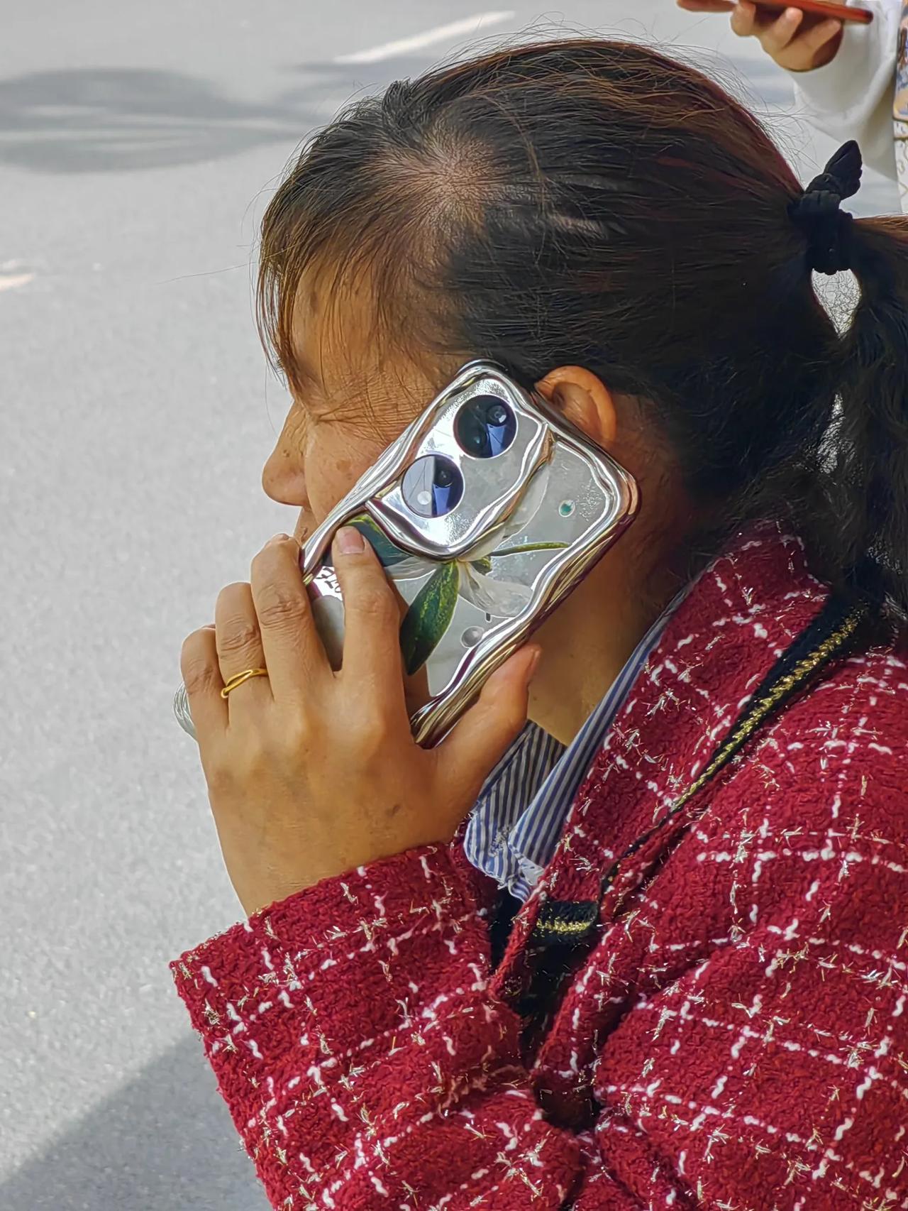 #分享一下你最近看的瀑布的照片# 一女子入厕便后没带卫生纸，打110。真她凉的奇