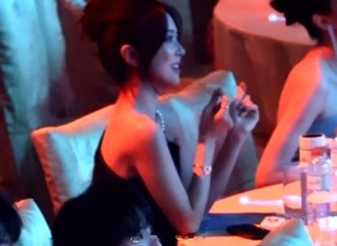 #薛凯琪湾区升明月直播好美#薛凯琪在大湾区晚会中抗住了直播镜头，每一帧都很好看啊