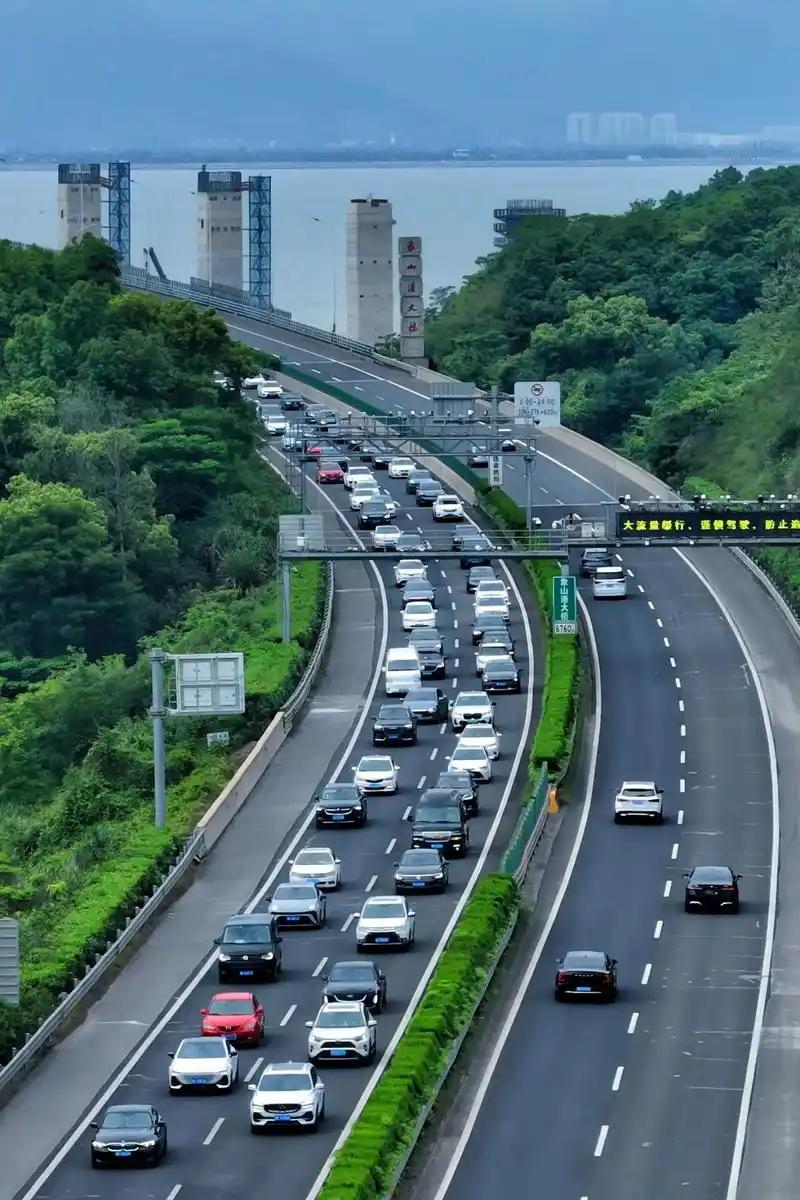 新国标电动车的限速是件好事，也符合老百姓出行在外的安全保障。

交通安全执法应该