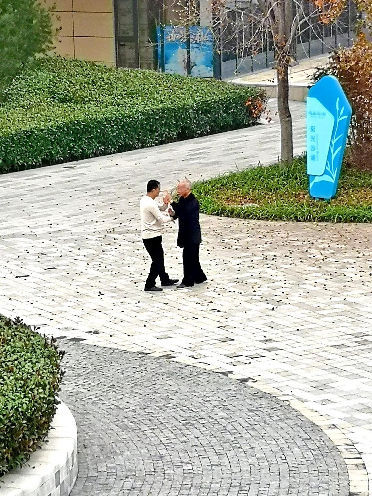 比划起来！[笑][烟花][赞]