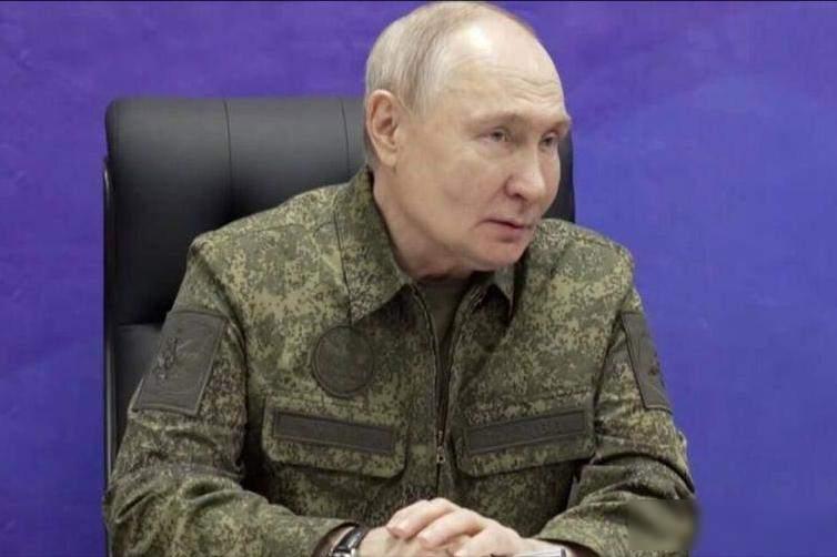 库皮扬斯克陷落，士兵啃压缩饼干，宣传比子弹还快

2025年11月26日，俄军总