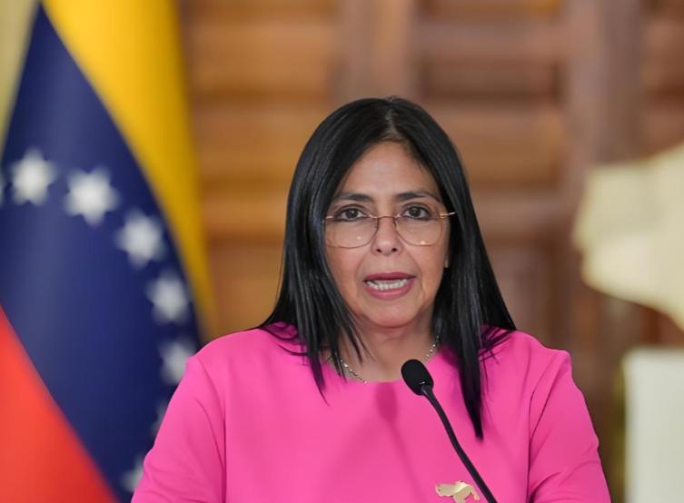 现在看来看去，发现，委内瑞拉代总统罗德里格斯，更像是隐藏的 “内奸卧底”！在美军