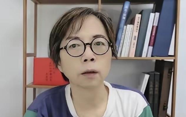 台湾地区媒体人黄智贤6月26日在节目中发表不当观点
这件事不能只盯着她一句话骂。