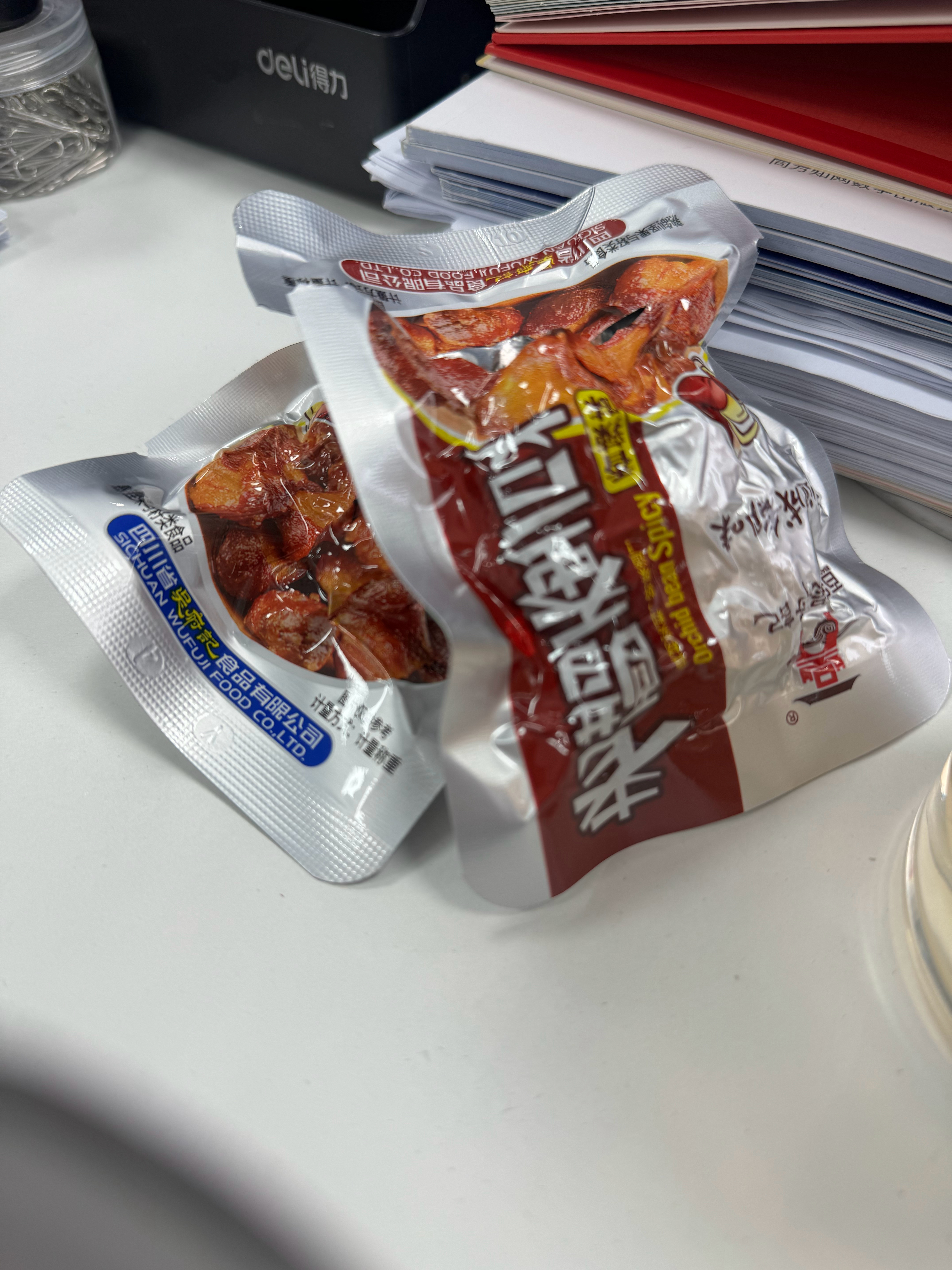 当同事递给我两包赵露思同款蚕豆的时候我才知道咱家这个小宝影响力是多么夸张…“哇，