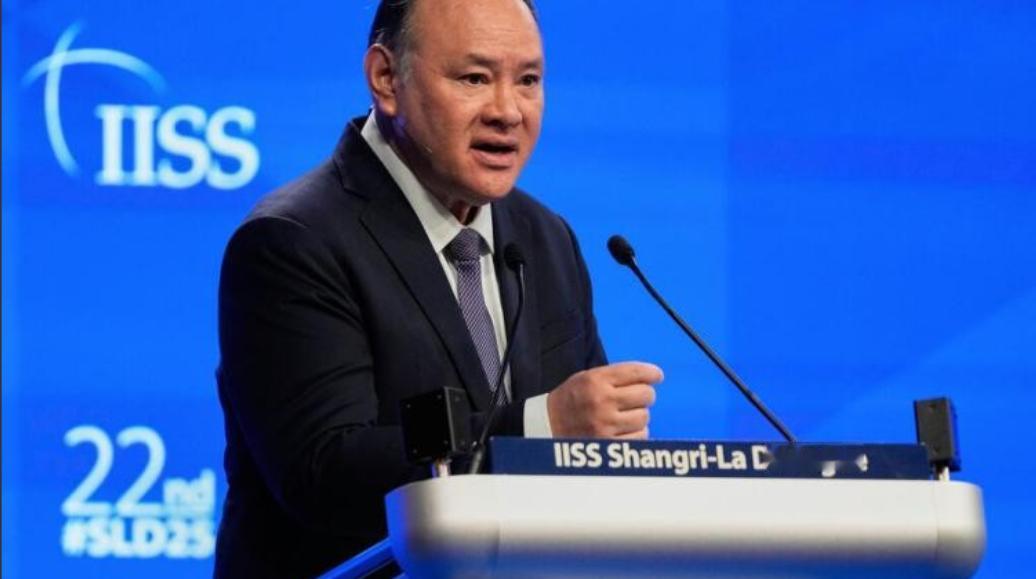 菲律宾防长气急败坏，对中国提出强烈谴责，称中方恶意报复敲诈勒索。

菲律宾国防部