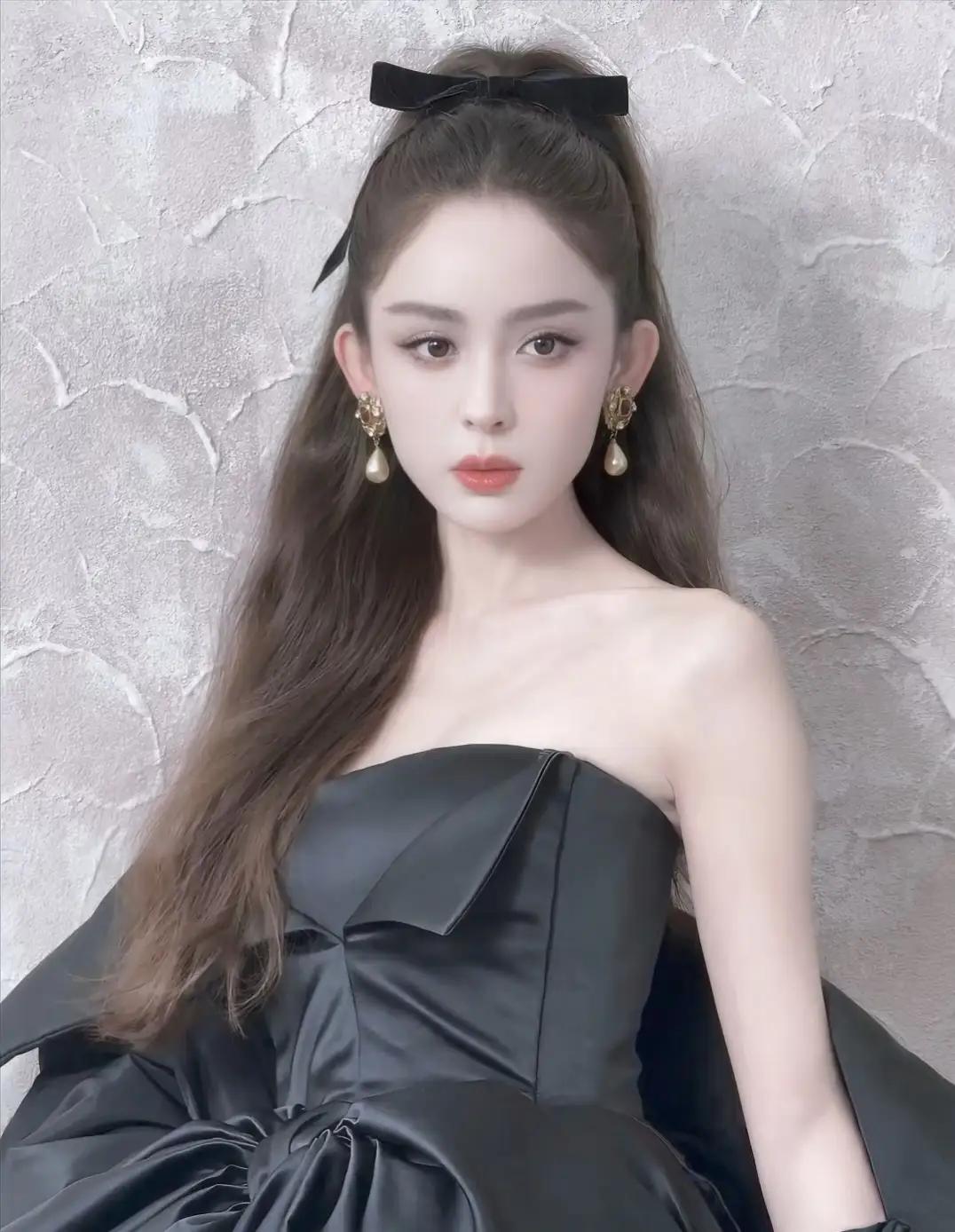 这么美的一张脸，张翰怎么就舍得放手呢。即便在怎么不喜欢古力娜扎，也不能否认这张脸