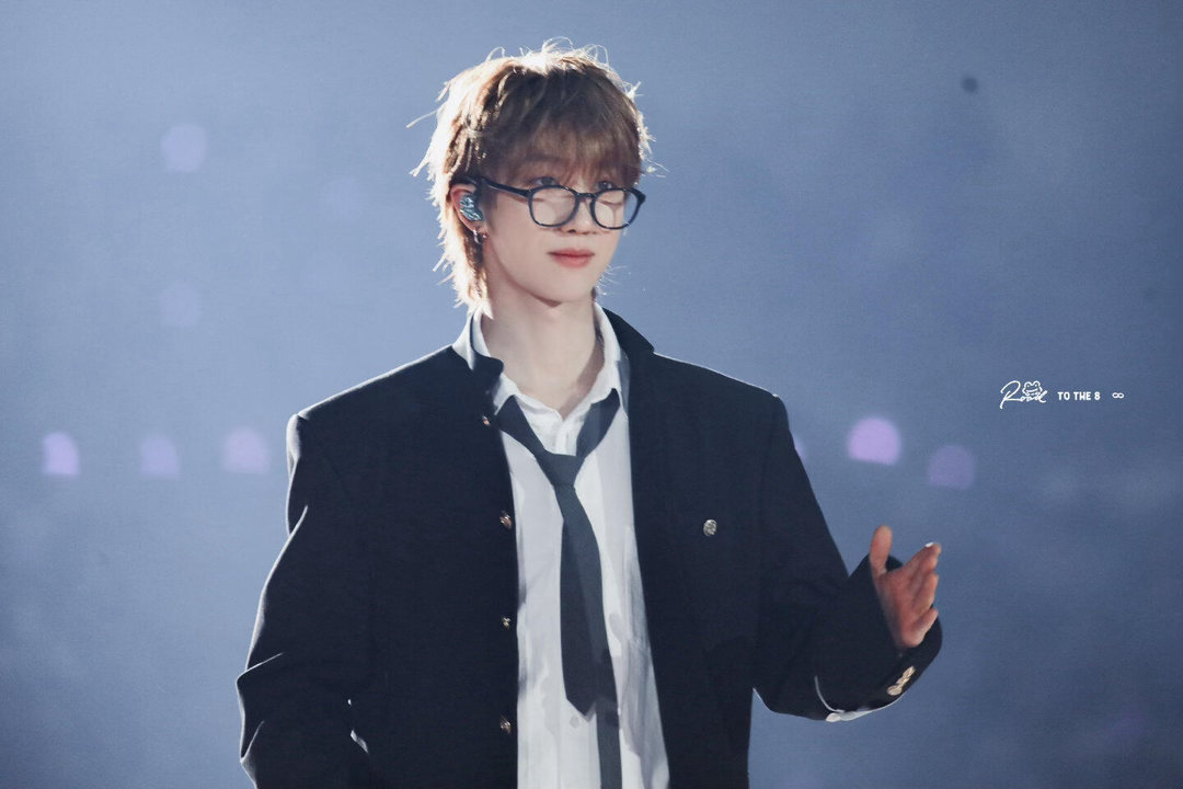 谁来管管徐明浩的幽默感徐明浩这么妙的嘛粉丝：好奇里面穿了什么。徐明浩：人皮。然后