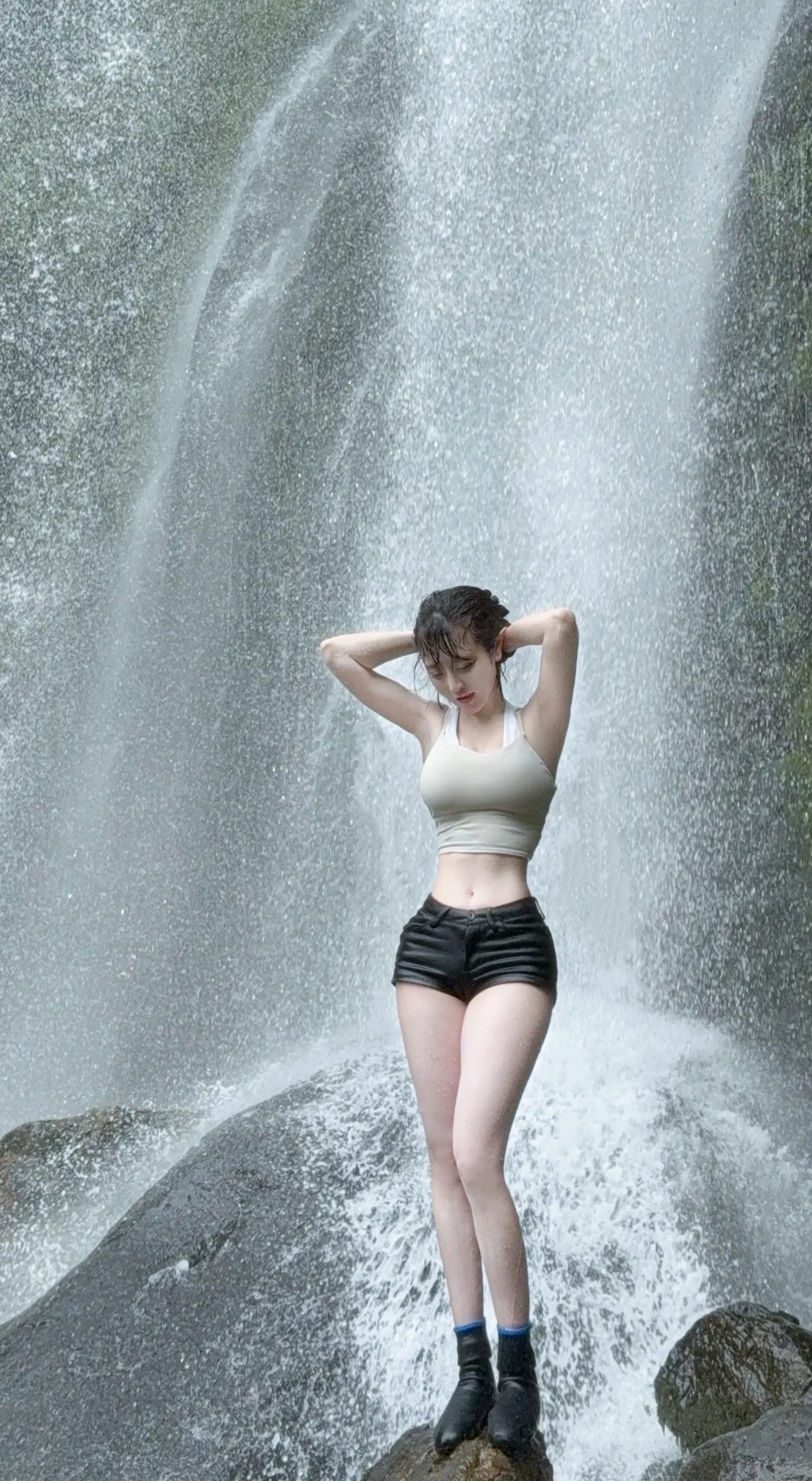 永远臣服于瀑布下的自由感。瀑布自由