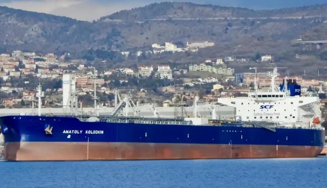 据报道，一艘载有10万吨原油的俄罗斯油轮抵达古巴马坦萨斯港，正式打破美国对古巴的