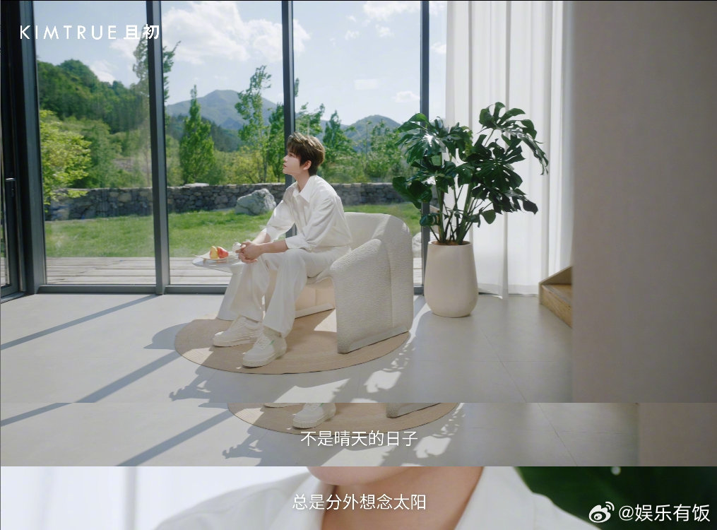 丁禹兮小太阳丁禹兮一笑起来，眼睛里像落满了细碎的阳光，那种干净的少年感总能瞬间驱