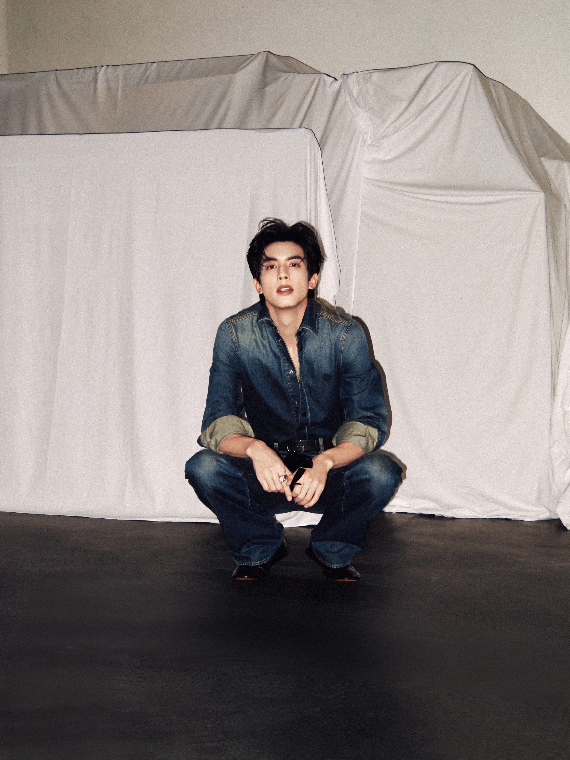 宋威龙微博之夜官宣权威的脸权威的腿长权威！宋威龙太权威了宋威龙