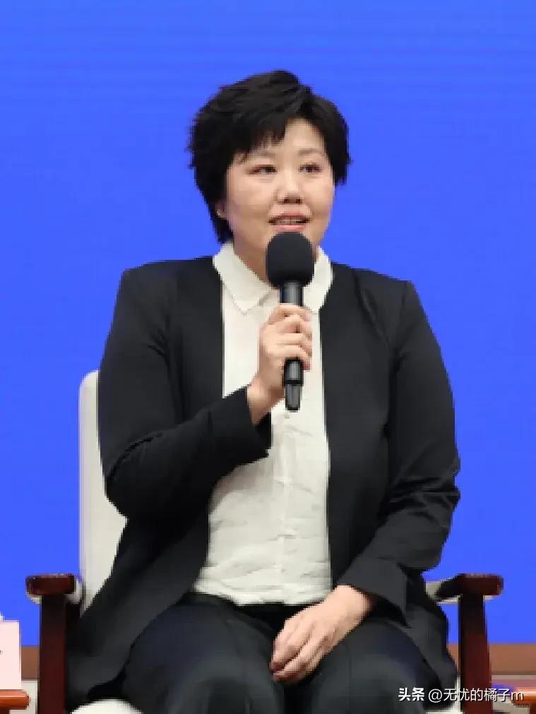 于蕾被官宣连任2027羊年春晚总导演，成为全网热议焦点

各大平台评论区两派争论