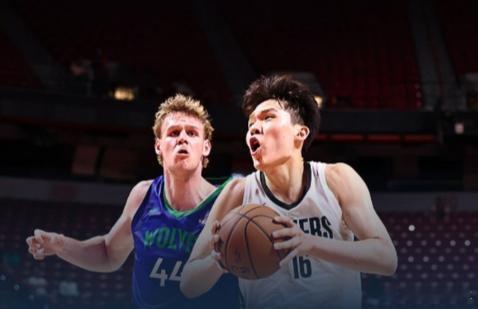 NBA夏联杨瀚森策应打的真好！ 最后这扣篮技惊四座，开拓者大胜森林狼迎来首胜。开