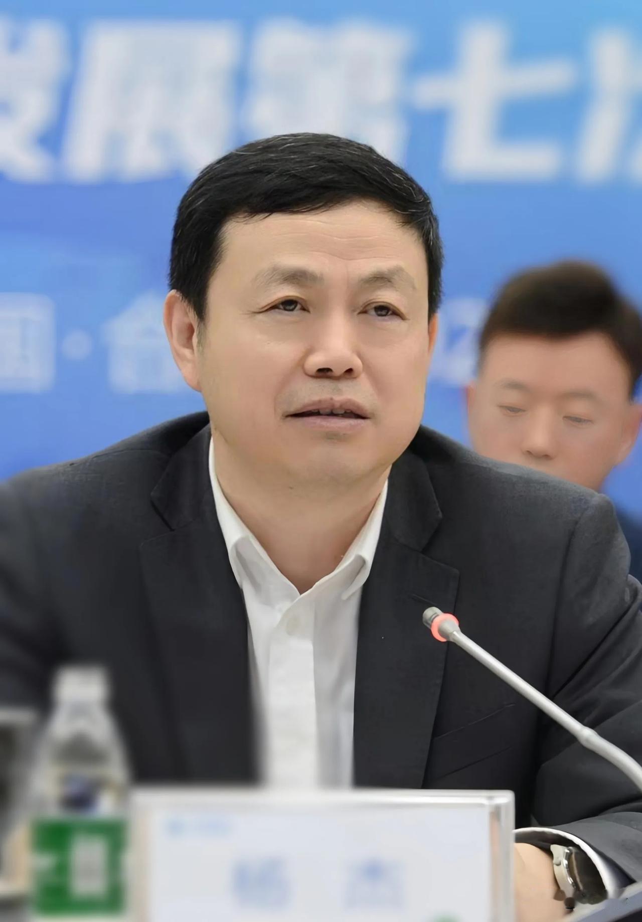 移动董事长杨杰说∶

“本来携号转网应该作为改善服务，让客户能够有更好的选择权，