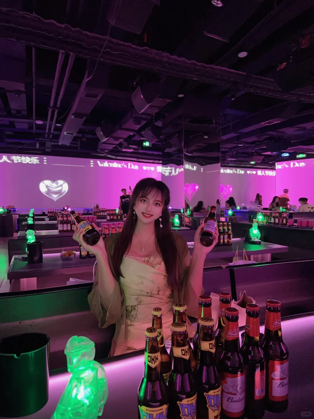 原来太原酒吧里还能看展...