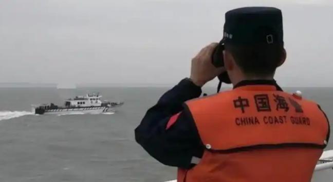 菲律宾前脚抓中国人，后脚自家公民在华被处理。
 
8月10日外交部记者会上，百余
