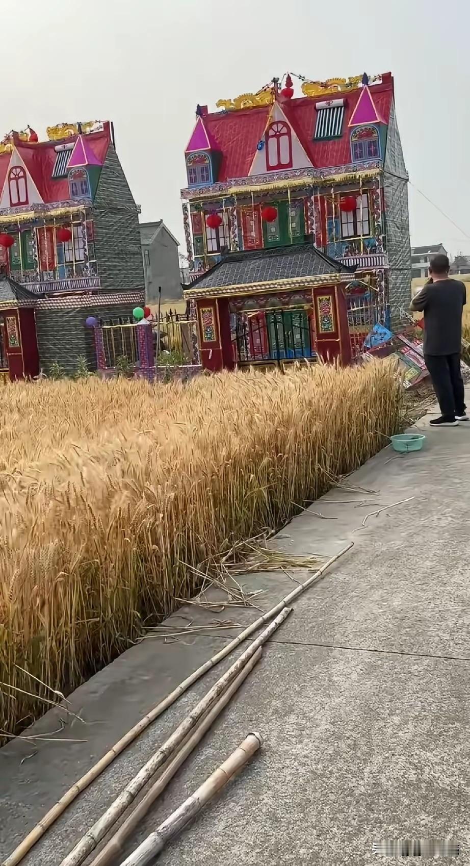这排面真是够大的了，虽然都是纸扎的，但是造价也不低，现在制作这些东西所用的材质和