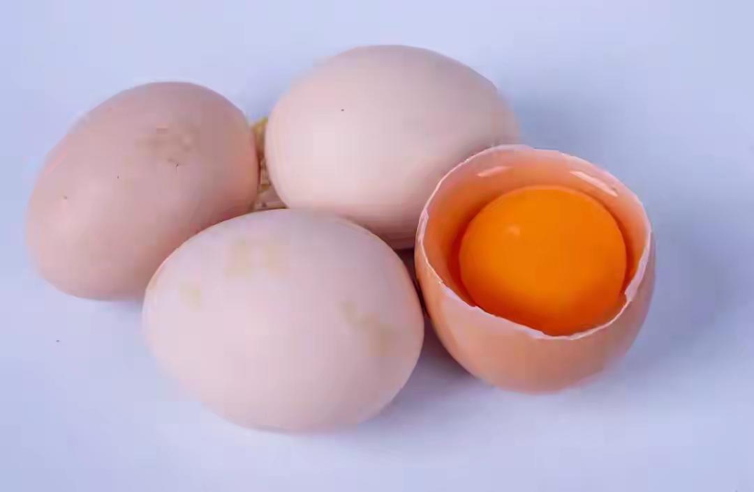 315晚会引爆餐桌信任危机，最先翻车的不是奶茶辣条，竟是家家户户必吃的鸡蛋！多款