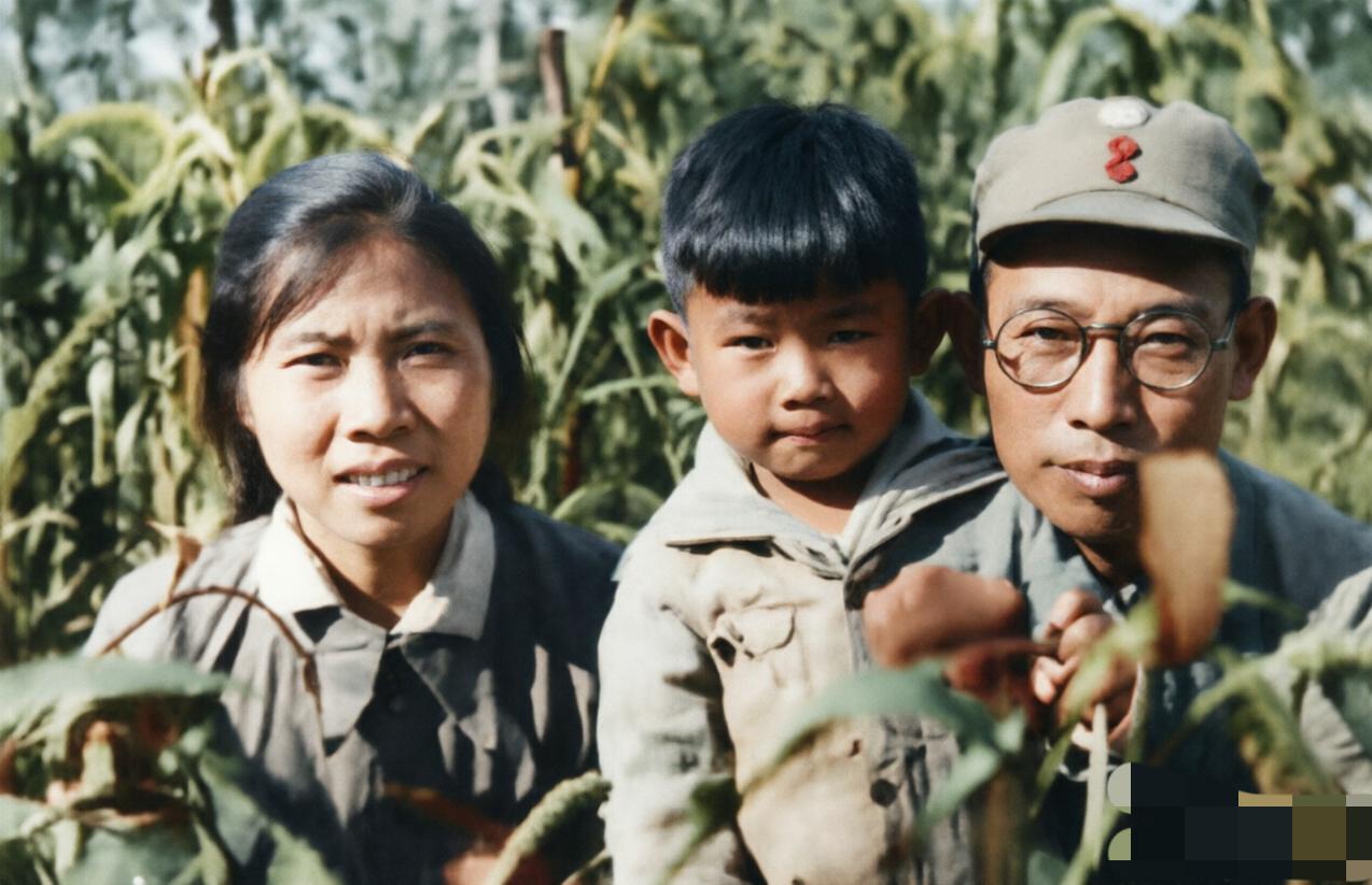 他是新中国最年轻的大将，一生只爱一个人，苦等妻子10年不离不弃。你知道他是谁吗？